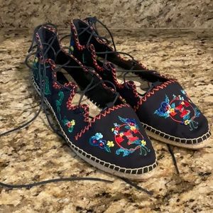 Tory Burch Sonoma Embroidered Gillie Navy Canvas Lace Up Espadrilles Size 9 NWB